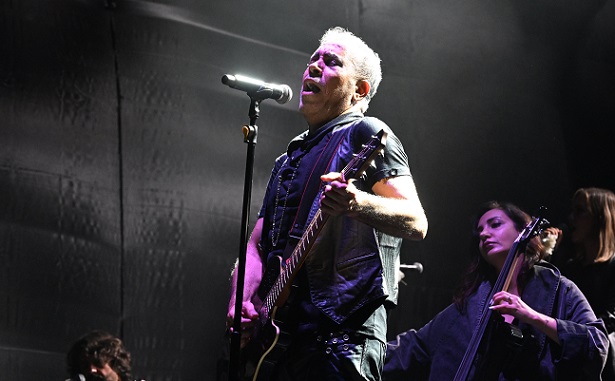 Elmalı’da Haluk Levent Rüzgârı Esti