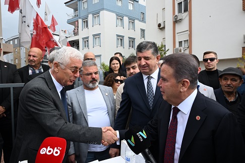Başkan Böcek partililerle bayramlaştı