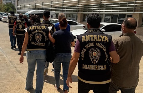 Antalya’da Nitelikli Dolandırıcılık Suçundan 5 Şahıs Yakalandı