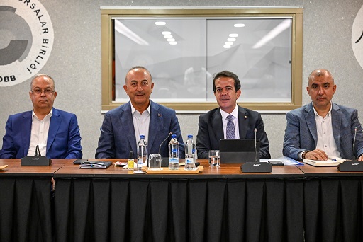 Mevlüt Çavuşoğlu’ndan Antalya Borsa’ya Ziyaret