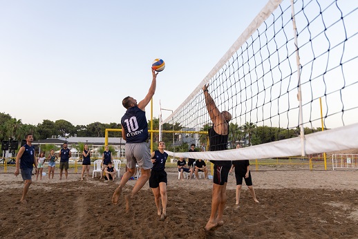 Manavgat’ta Plaj Voleybolu Halk Turnuvası Başladı