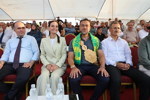 Korkuteli’nde Altın Kiraz Yağlı Pehlivan Güreşleri Coşkusu