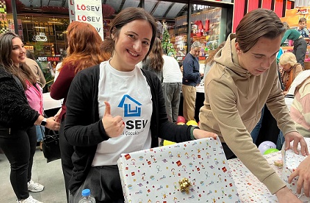 Lösev’den “Dilek Topla Benim İçin” Projesi Lösemili Çocukların Yeni Yıl Hayalleri Gerçeğe Dönüşüyor