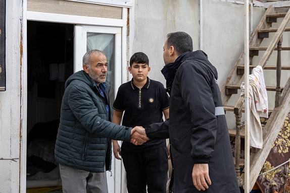 Başkan Vekili Çiçek, Hortumdan Etkilenen Mahalleleri Ziyaret Etti
