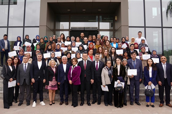 Tarımda Kadın Eli Finike’de Güçleniyor