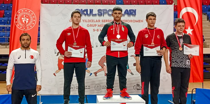 Manavgatlı güreşçiler, Niğde’den derecelerle döndüler!