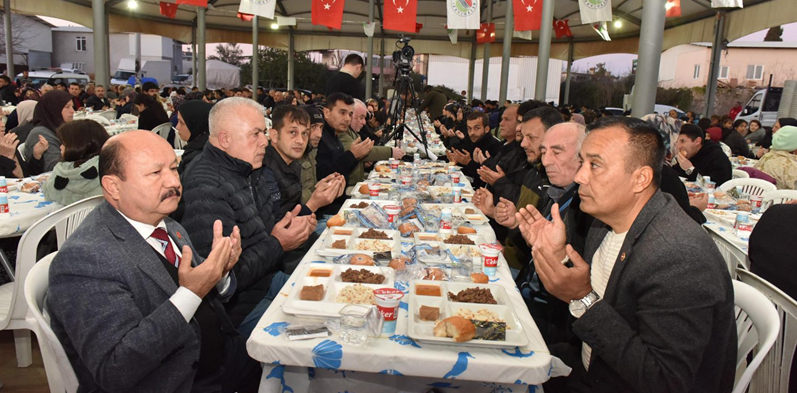 Kepez’in iftar sofraları Başköy ve Gaziler’e kuruldu