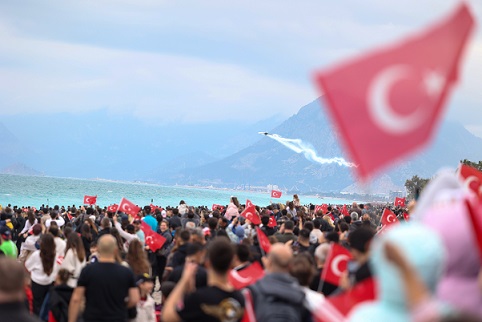 Antalya’da SOLOTÜRK nefes kesti