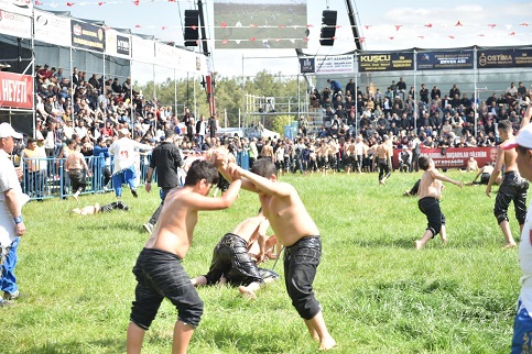 Kepez’de pehlivanlar dualı çayıra çıktı