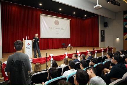 Rektör Özkan’dan Lise Öğrencileriyle Ufuk Açıcı Sohbet
