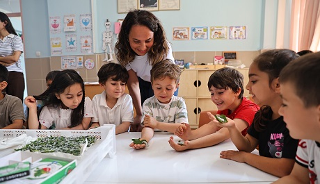 Antalya’da Çocuklar okullarda ipekböceği yetiştirecek