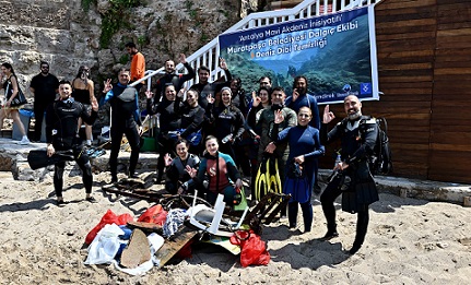 Antalya Mermerli Plajı’nda deniz dibi temizliği