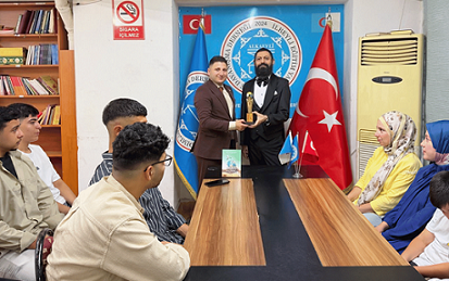 Akif Manaf’a “Eğitim ve Barış Ödülü”