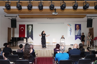 Konyaaltı’nda Sanat Dolu Gece: İki Tiyatro Oyunu Sahnelendi