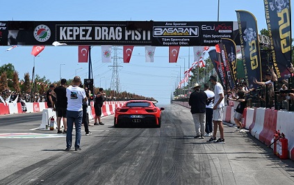 Kepez’de drag rüzgarı esti