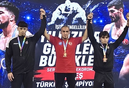 Manavgatlı Güreşçiden Çifte Şampiyonluk