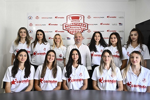Muratpaşa’nın Sultanları yeni sezon için sözleşmelerini imzaladı