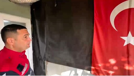 Türk Bayrağıyla Gizlemeye Çalıştılar, Jandarmadan Kaçamadılar