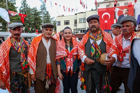 Yörük kızı Büşra Özdemir yörükleri yalnız bırakmadı