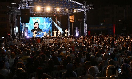 Antalya’da Yöreler Renkler Festivali’nde Selçuk Balcı Coşkusu