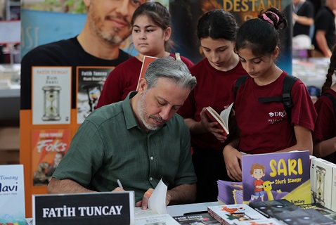 Antalya Kitap Fuarı’na Kitapsever Akını