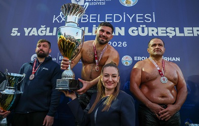 Kaş Yağlı Güreşleri’nde Şampiyon Erkan Taş