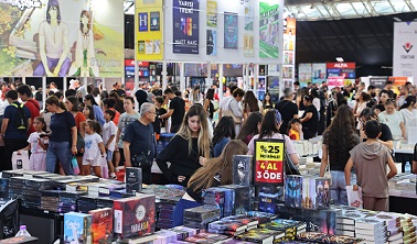 Antalya Kitap Fuarı’nda Hafta Sonu Yoğunluğu!